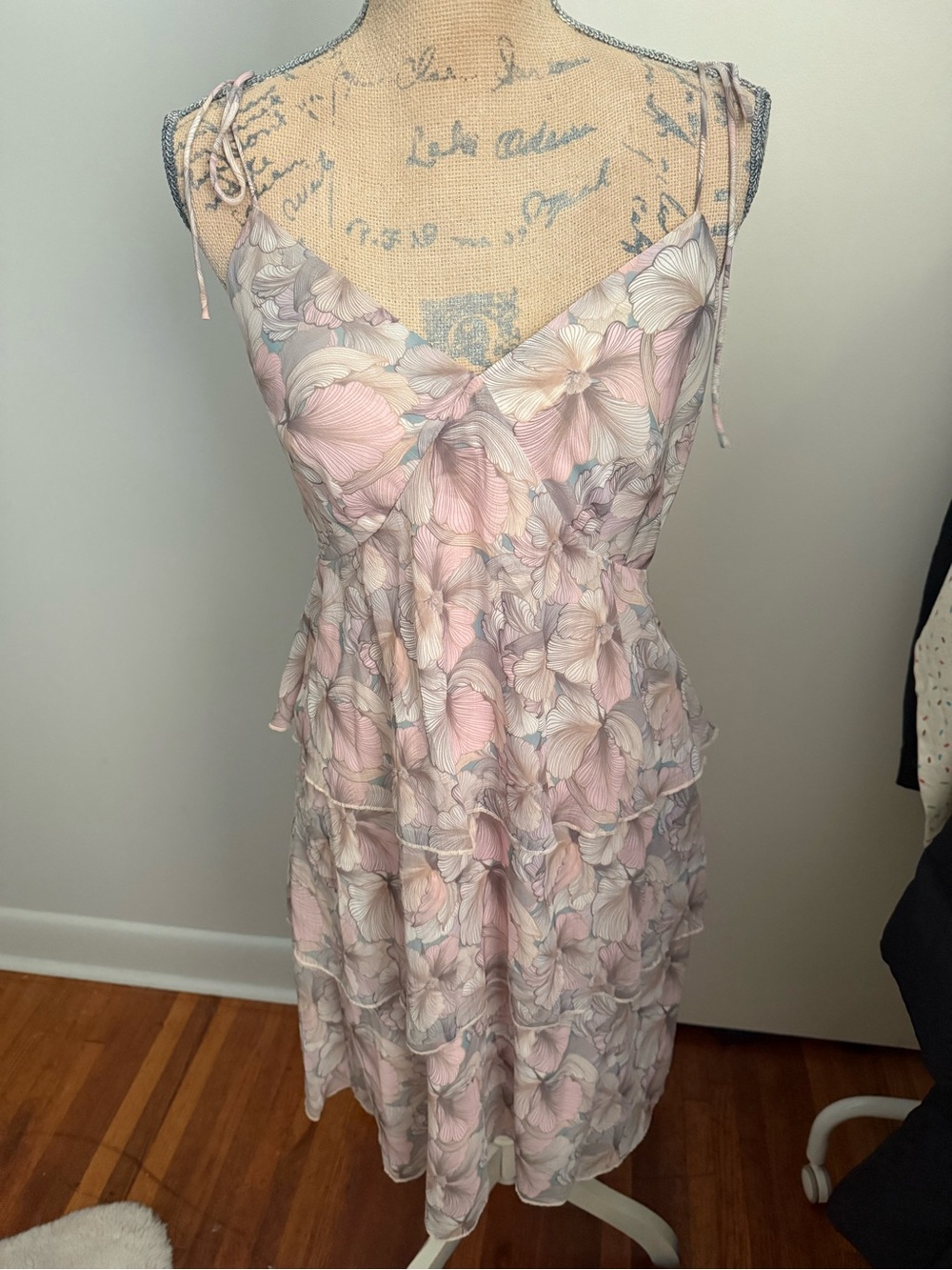 Versona Pastel Pink Floral Tiered Midi Dress